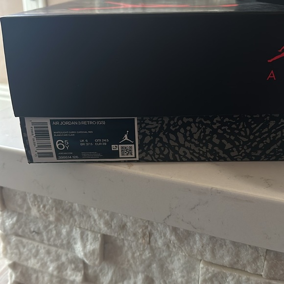 NEW Jordan 3 Retro Cardinal (GS) size 6.5 Y equivalent to 8 women’s - Picture 3 of 17